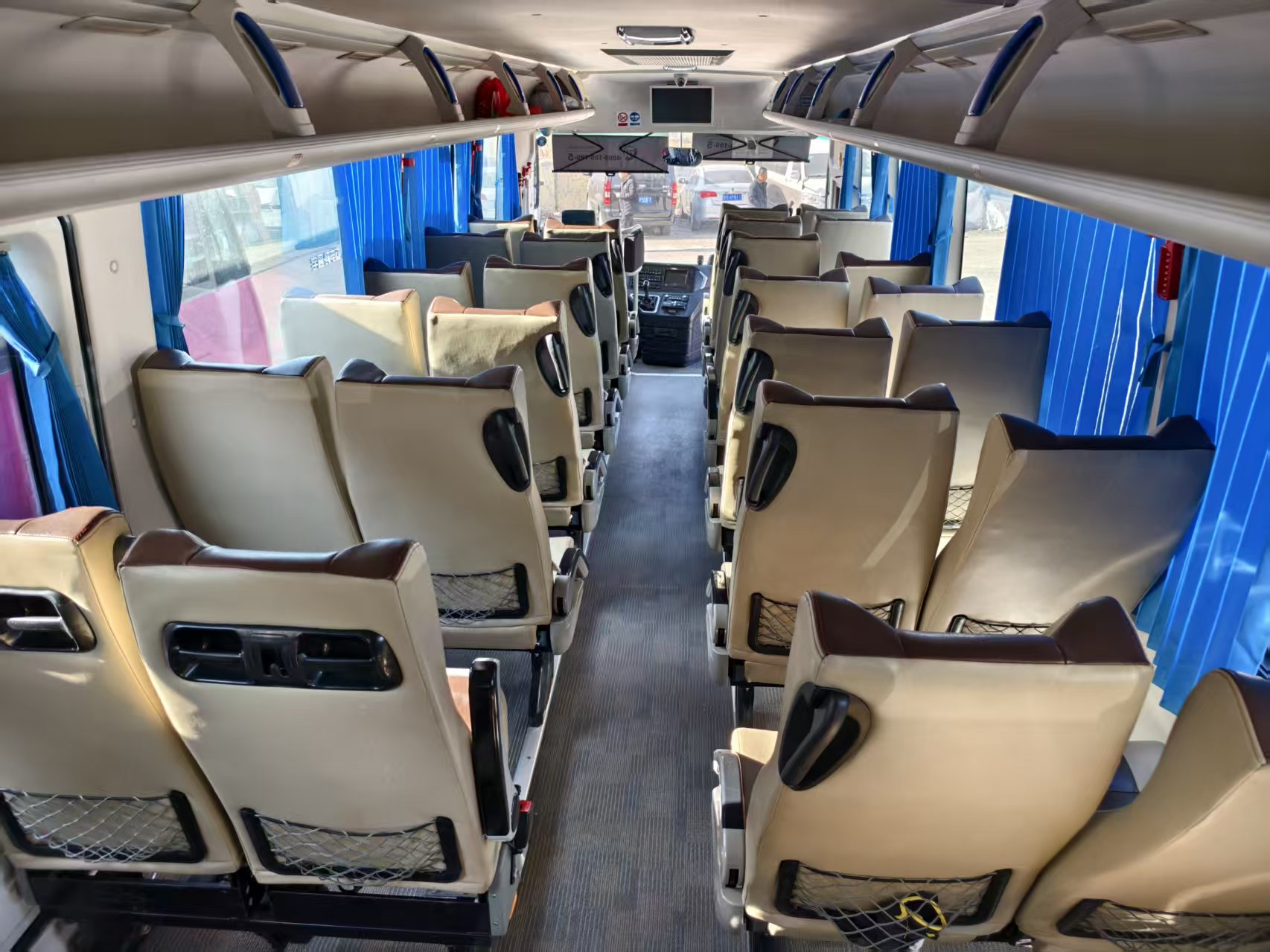 众悦汽车服务公司汽车内饰图