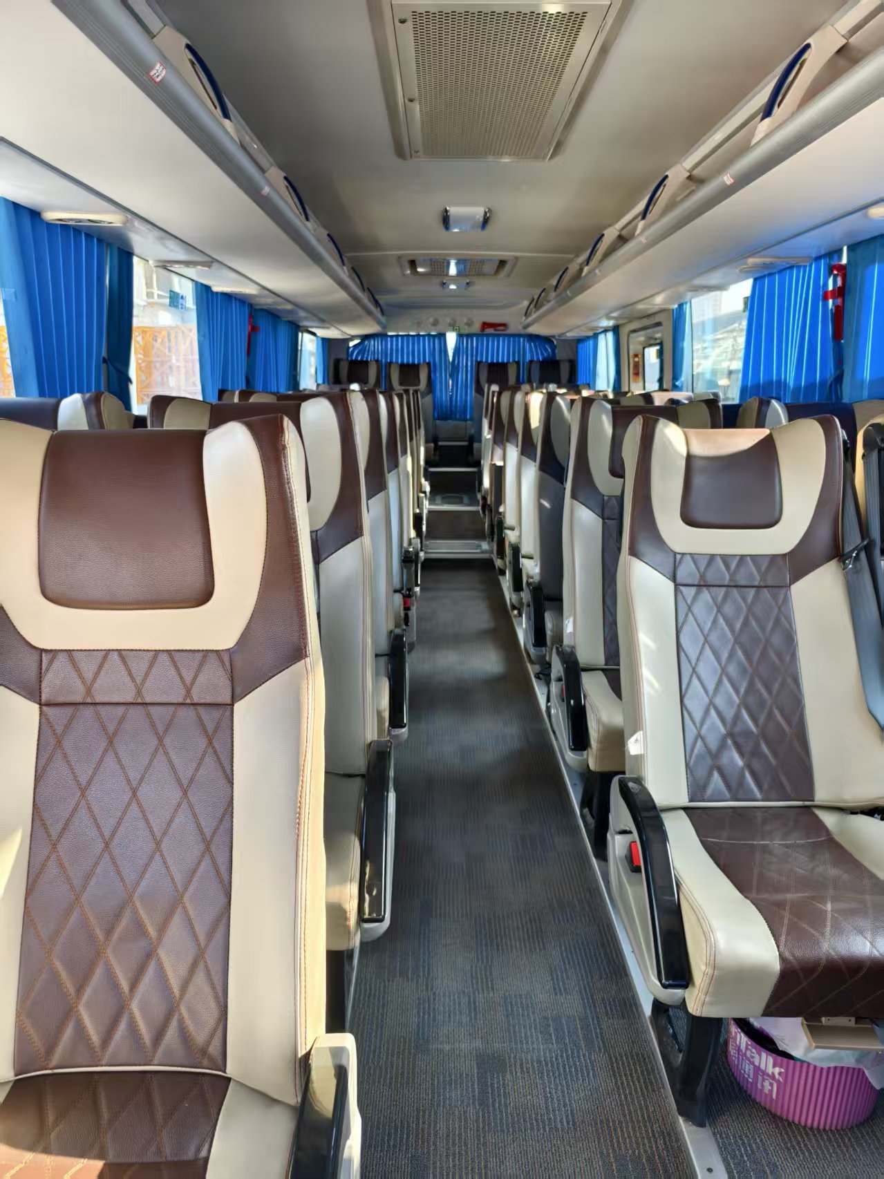 众悦汽车服务公司汽车内饰图