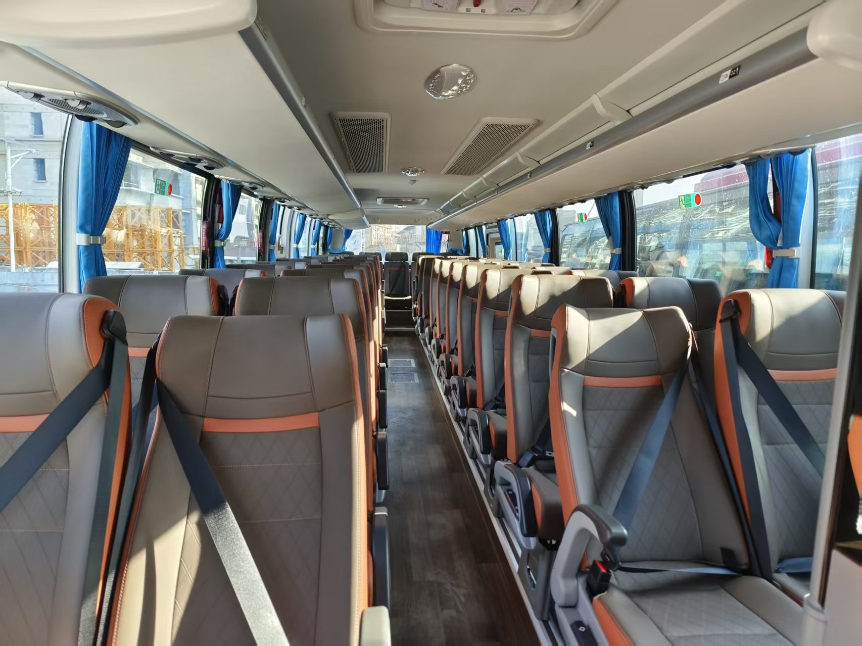 众悦汽车服务公司汽车内饰图